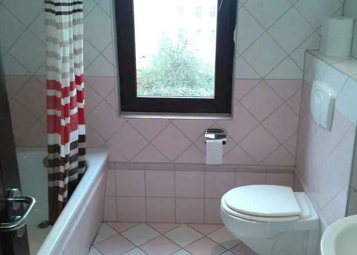 3 Raum In 2 Km Vom Stadtzentrum Entfernt Lägenhet *