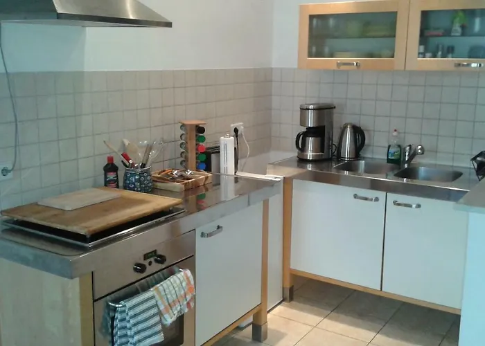 3 Raum In 2 Km Vom Stadtzentrum Entfernt Lägenhet *