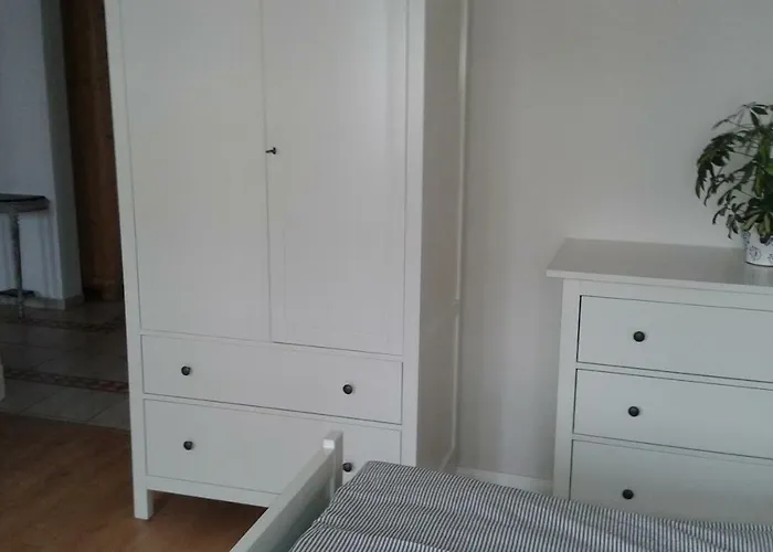 3 Raum In 2 Km Vom Stadtzentrum Entfernt Lägenhet *